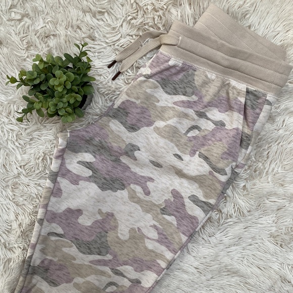 Old Navy Camo Joggers 💗 Oatmeal Gray & Plum - Picture 4 of 14